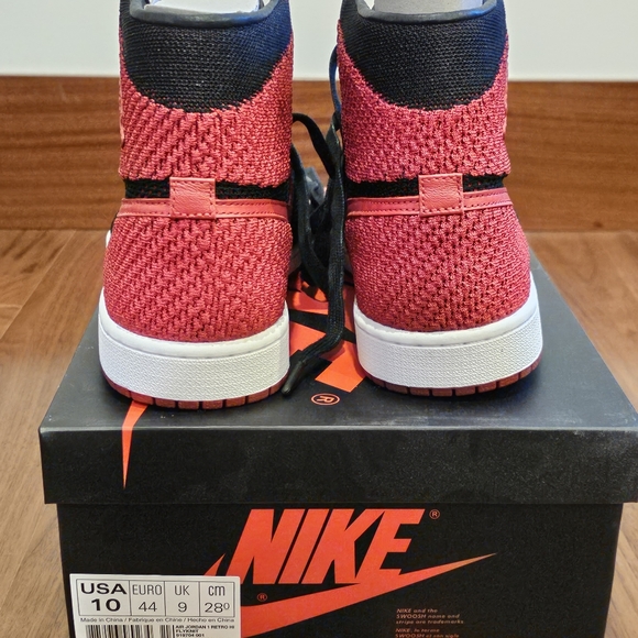 Air Jordan 1 high flyknit black and red size 10 - Picture 2 of 4